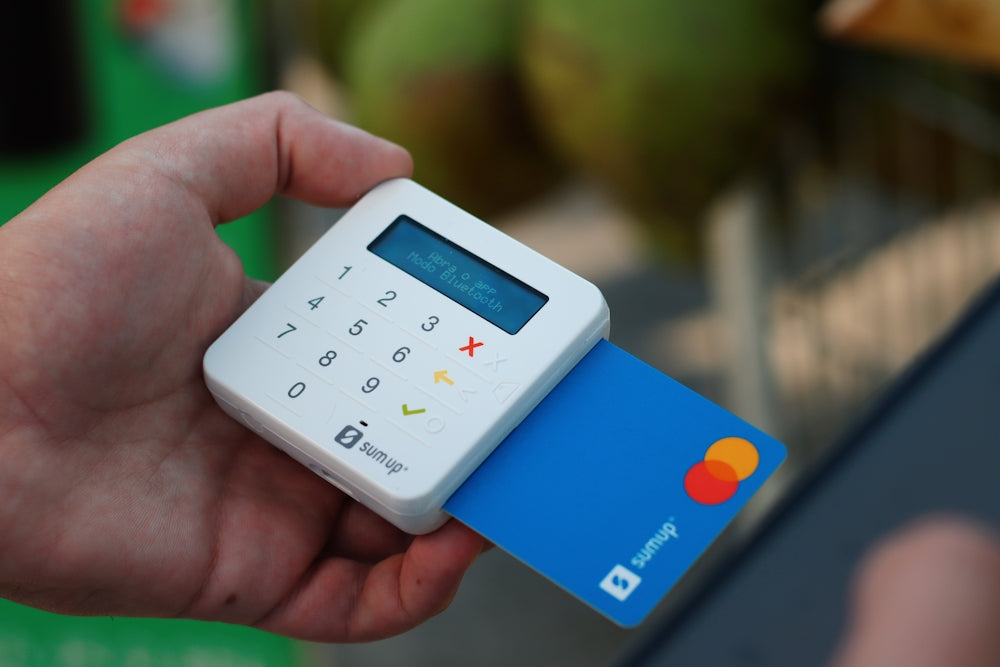 Person holding a credit card and a smartphone
