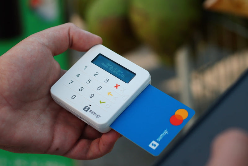 Person holding a credit card and a smartphone
